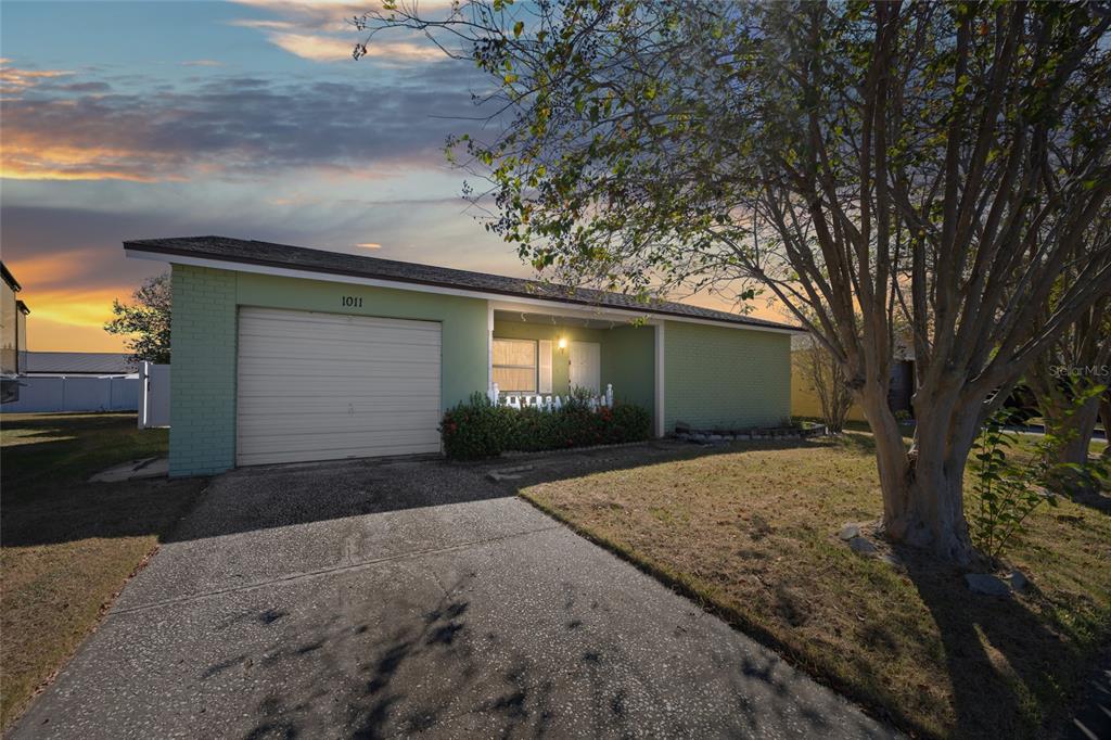 1011 LOCHMONT DRIVE