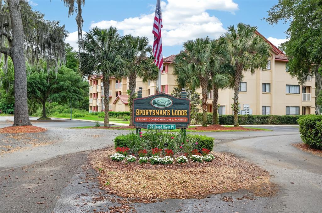 A sign for Sportsman's Lodge Resort Condominium and Marina stands in front of a building — 99 BROAD RIVER PLACE UNIT 2105, WELAKA, FL