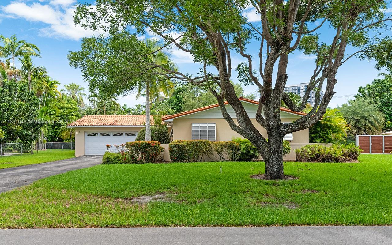 9640 SW 72nd Ct, Pinecrest FL 33156