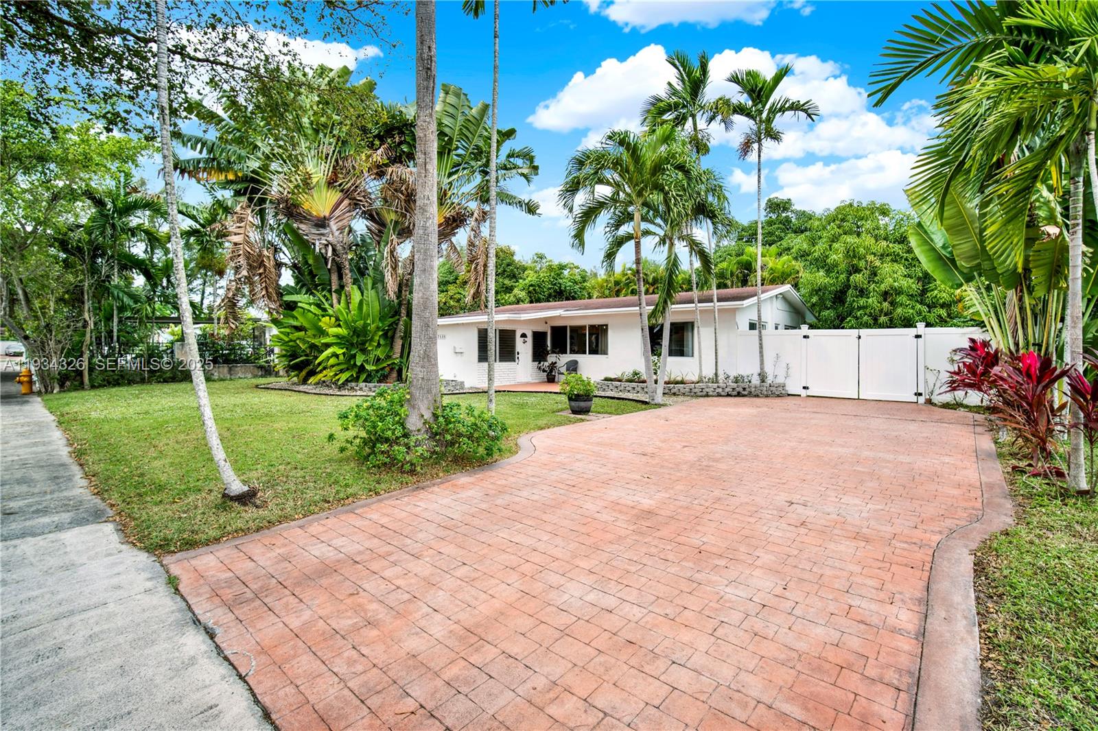 7135 SW 19th Ter, Miami FL 33155