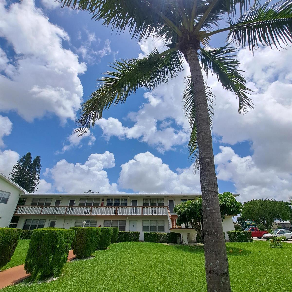39 Cambridge B, West Palm Beach FL 33417