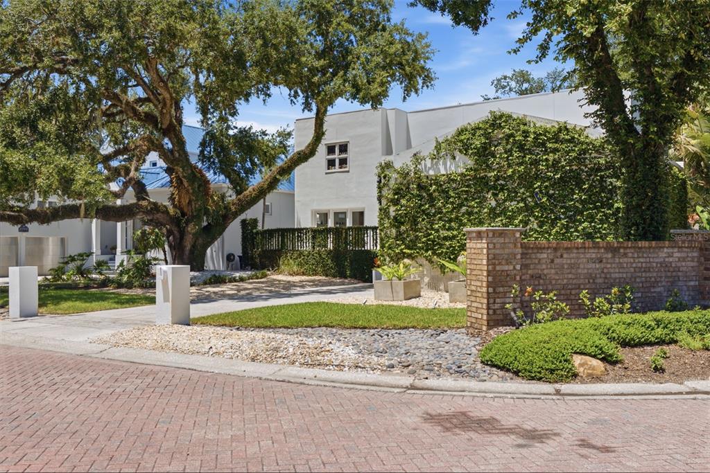 2701 CHAMBRAY LANE, TAMPA, FL — photo 3 of 30