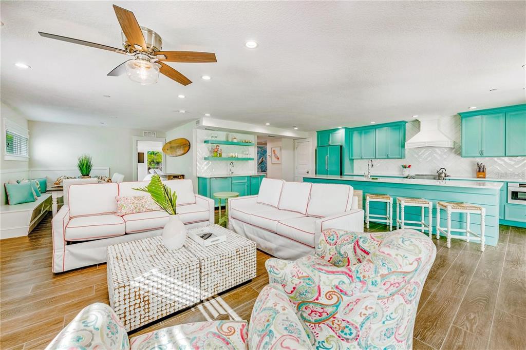 336 AVENIDA DE MAYO, SARASOTA, FL — photo 4 of 30