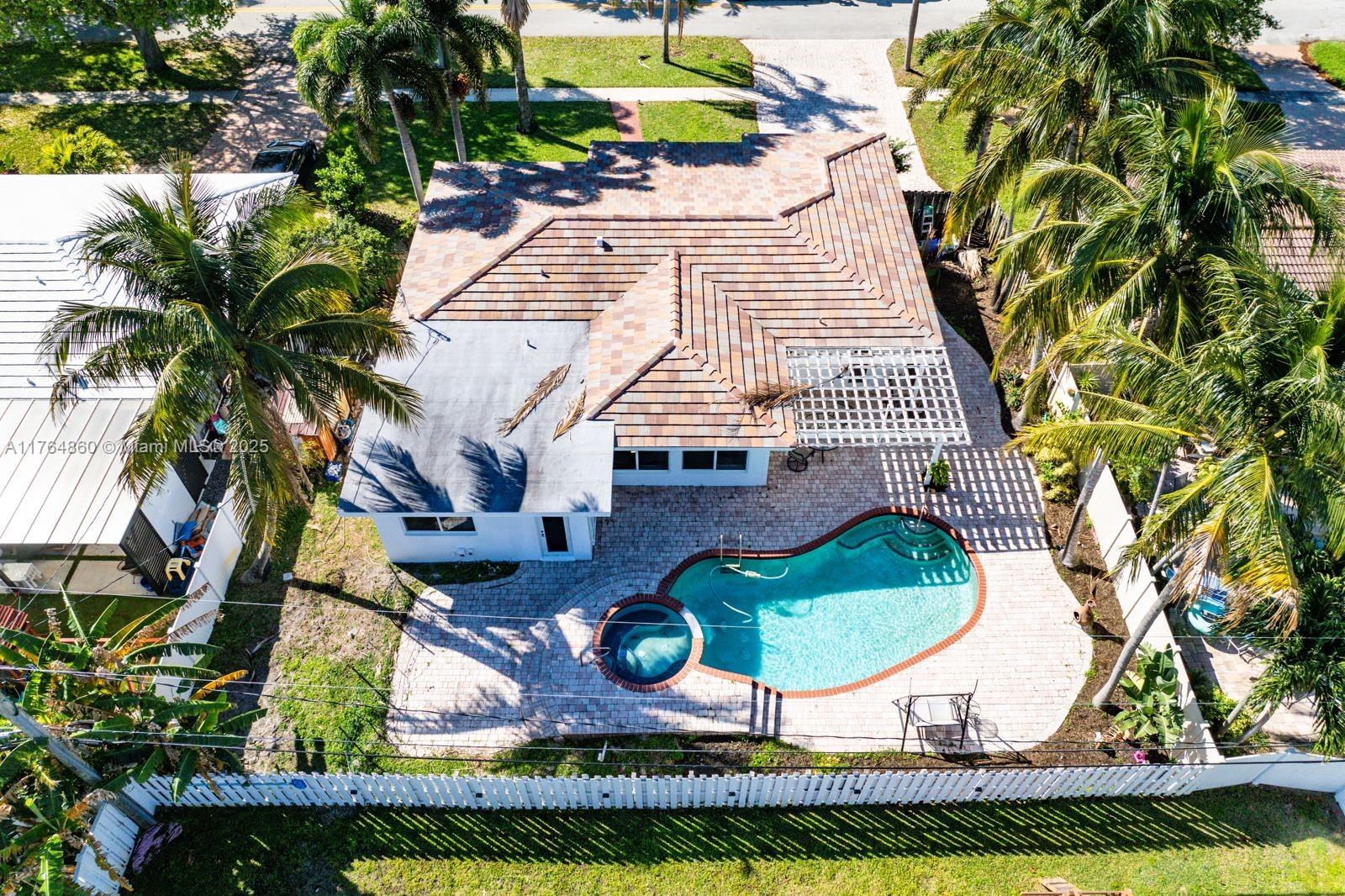 2201 NE 52nd St, Fort Lauderdale FL 33308
