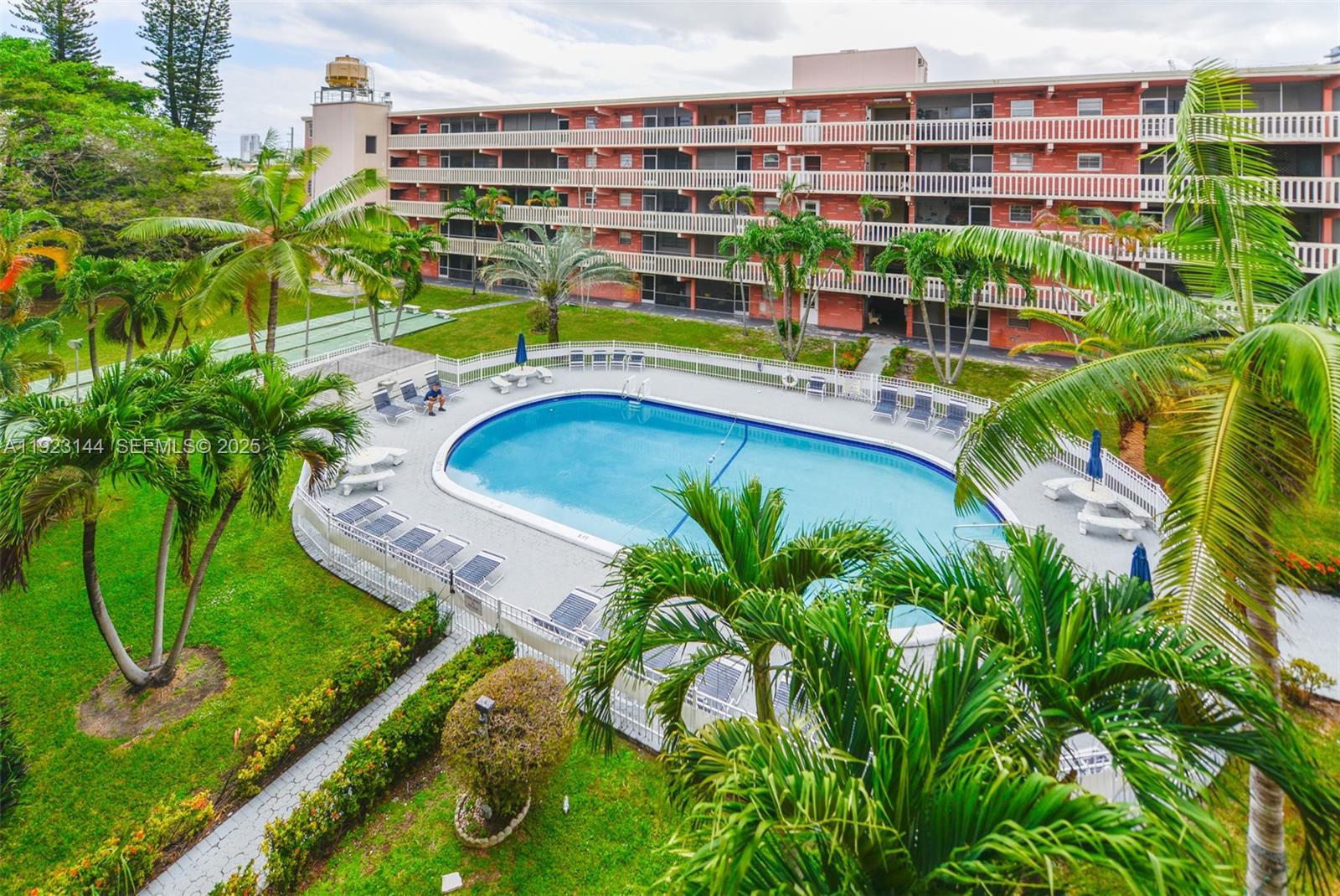 200 NE 12th Ave # 6D, Hallandale Beach FL 33009