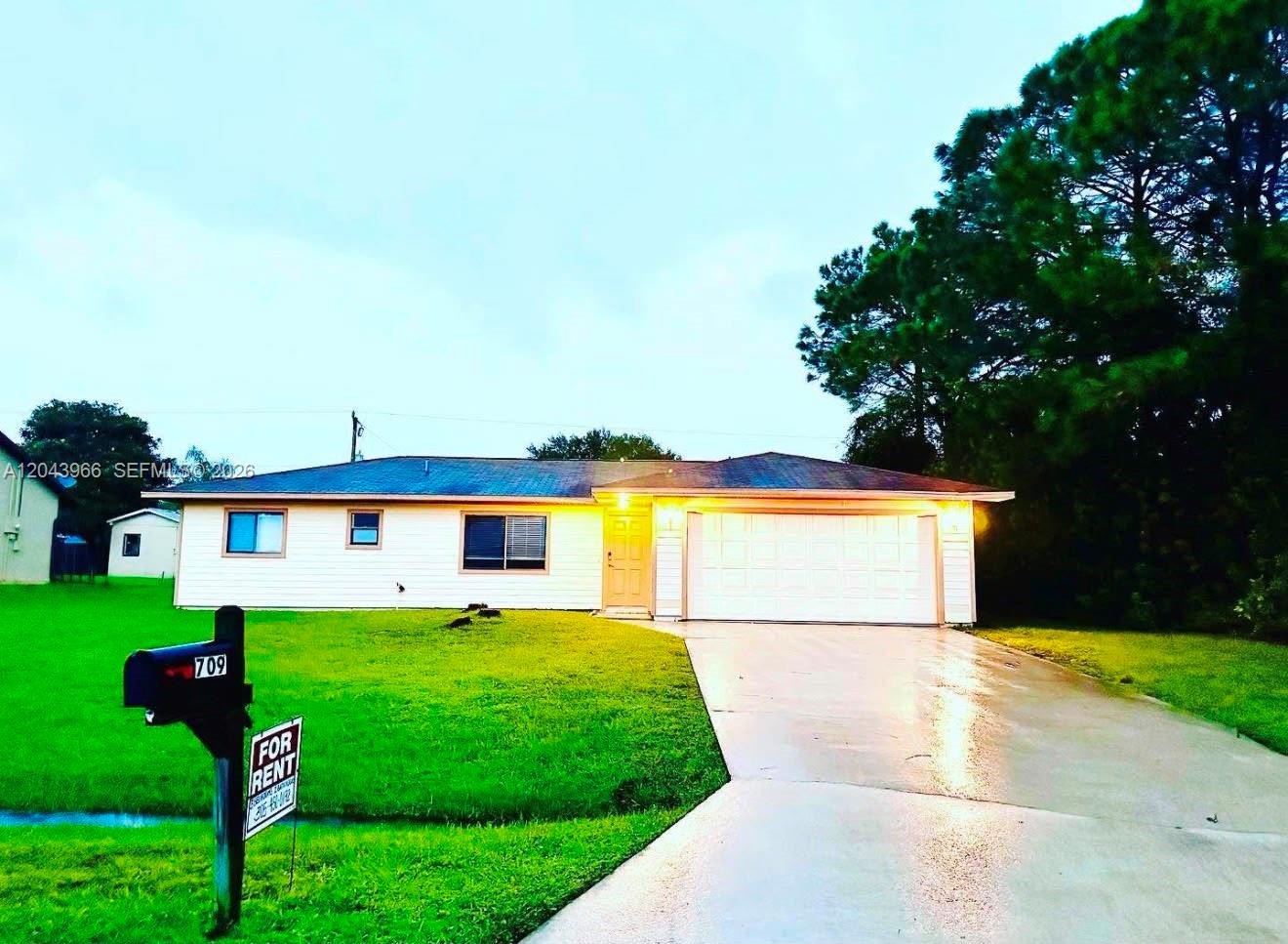 709 NW Cuxhaven St, Palm Bay FL 32907