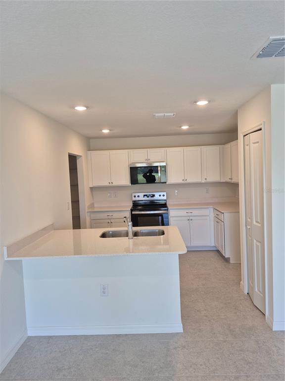 8814 PINE BARK WAY, WILDWOOD, FL — photo 4 of 6