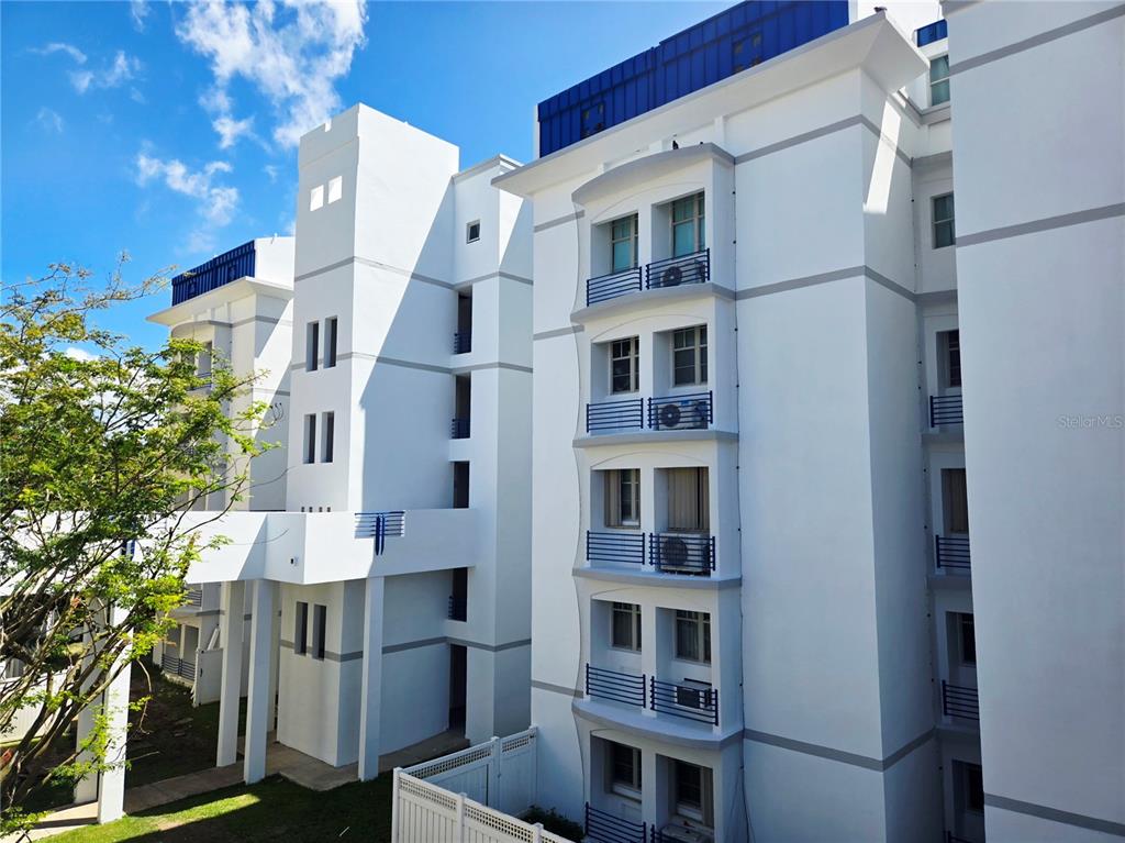100 ESPIRITU SANTO UNIT 2-101