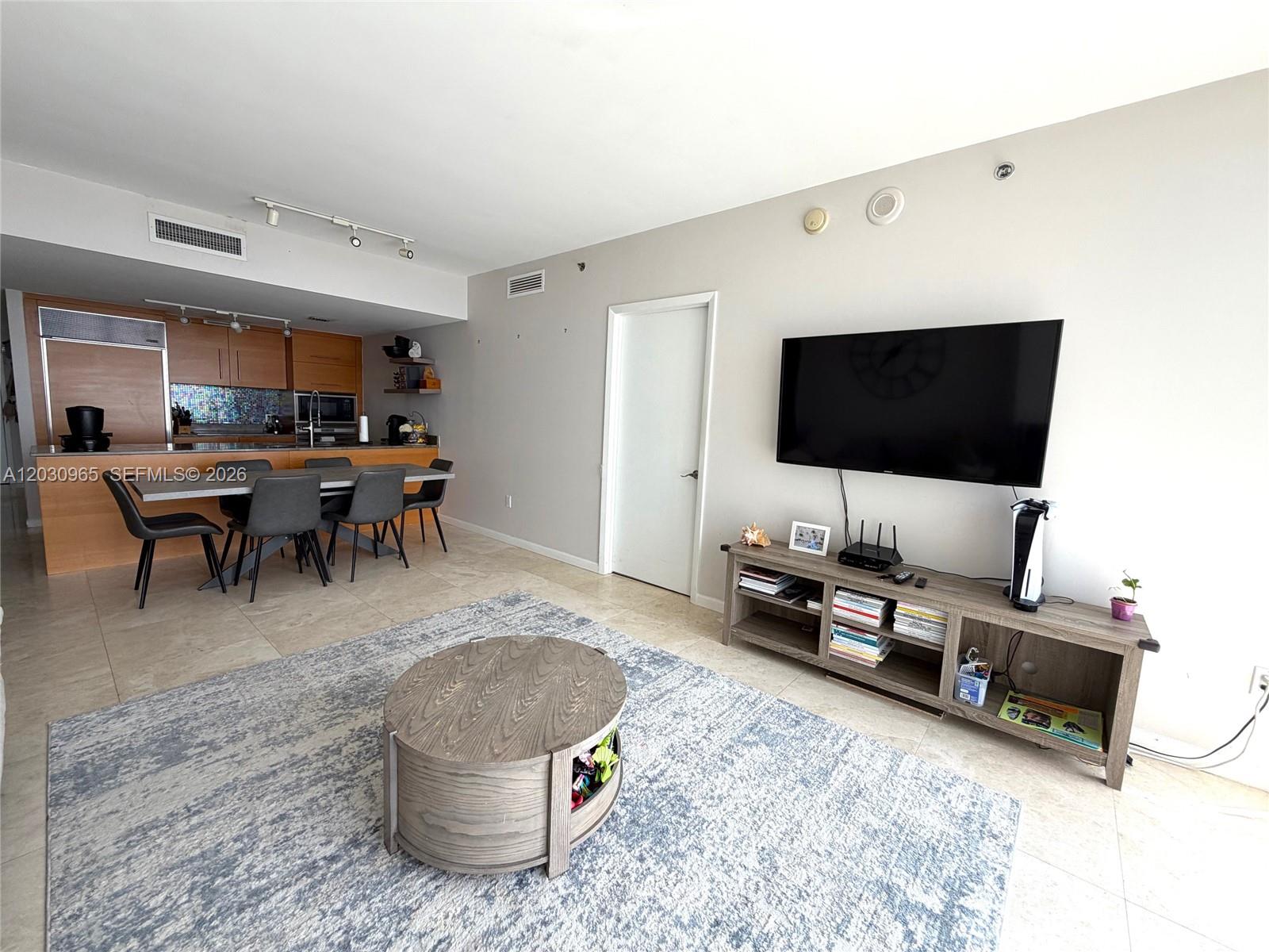475 Brickell ave # 2707, Miami FL 33131