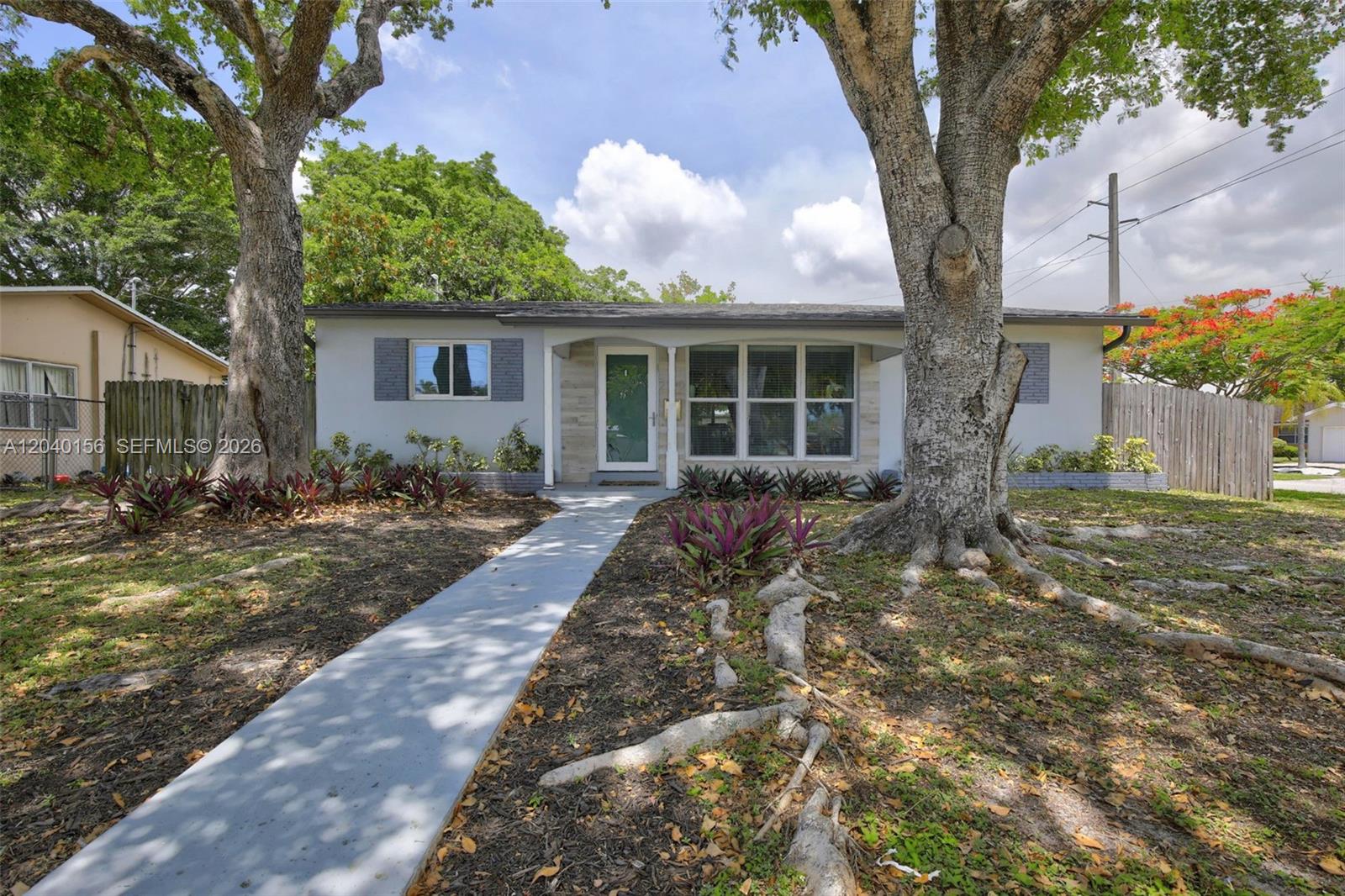 2220 N 40th Ave, Hollywood FL 33021