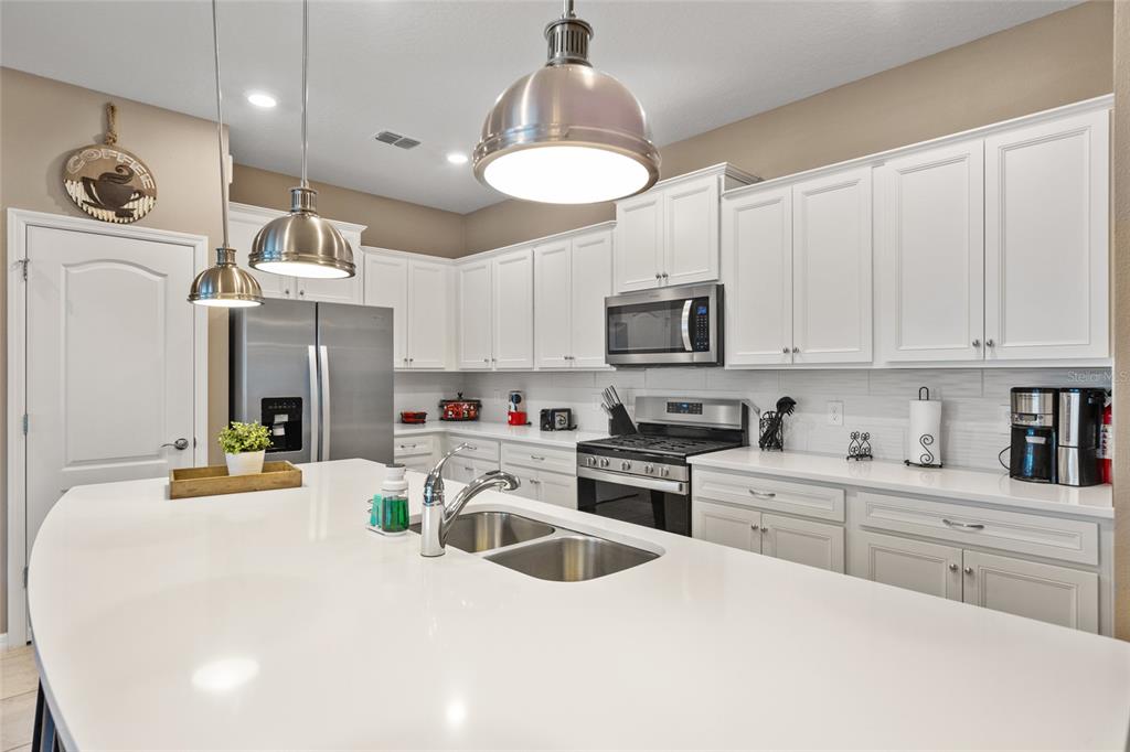 7160 OAKMOSS LOOP, DAVENPORT, FL — photo 4 of 30