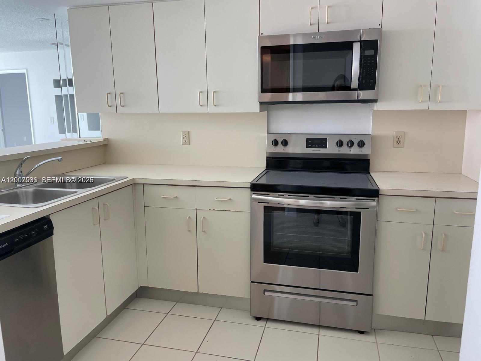 5880 Collins Ave # 1006, Miami Beach FL 33140