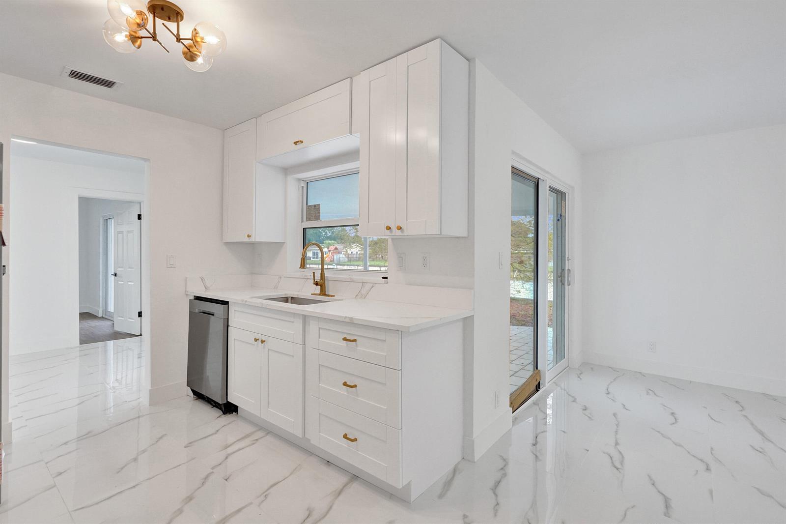 6606 NW 95th Avenue, Tamarac FL 33321