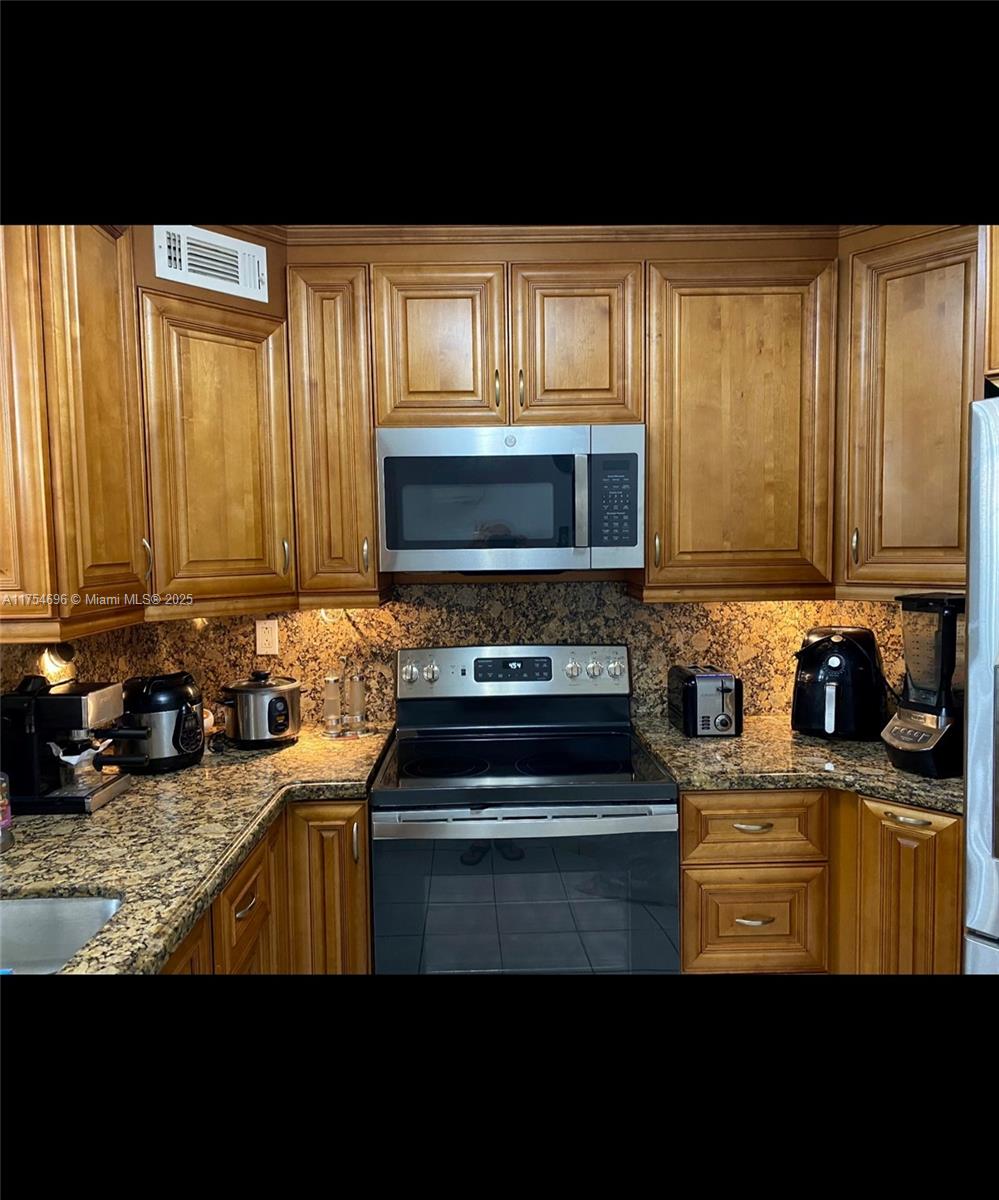10249 NW 9th St Cir # 8, Miami FL 33172