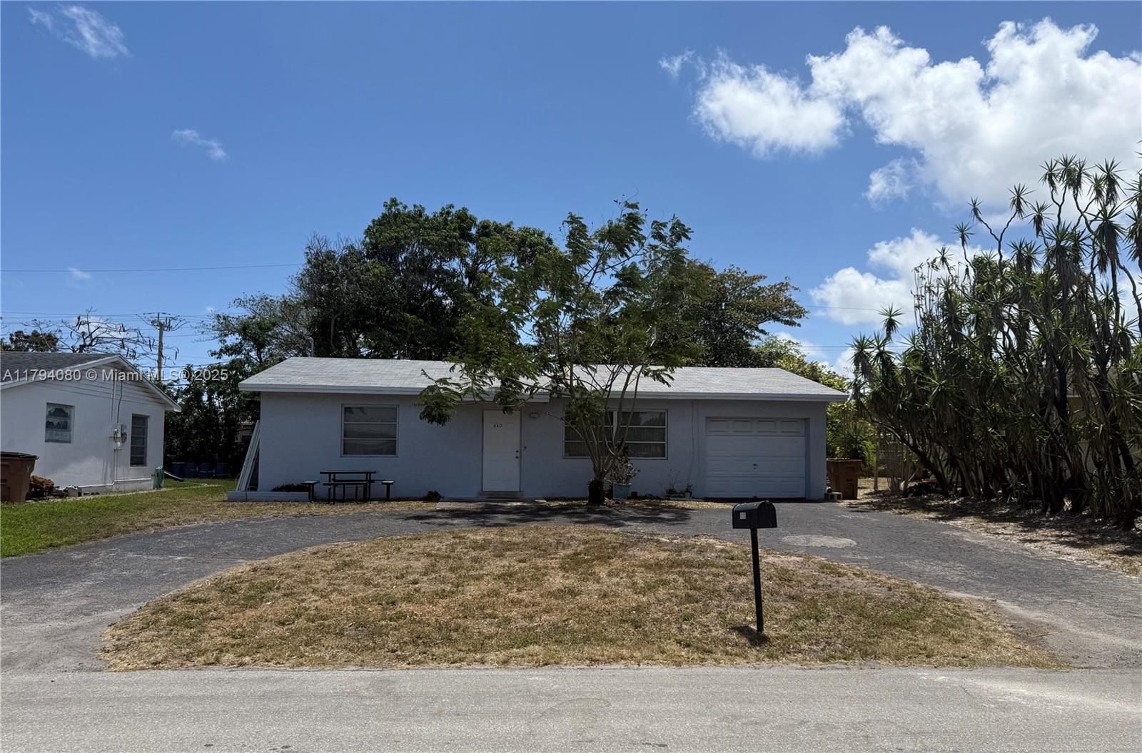 660 SW 14th Pl, Deerfield Beach FL 33441