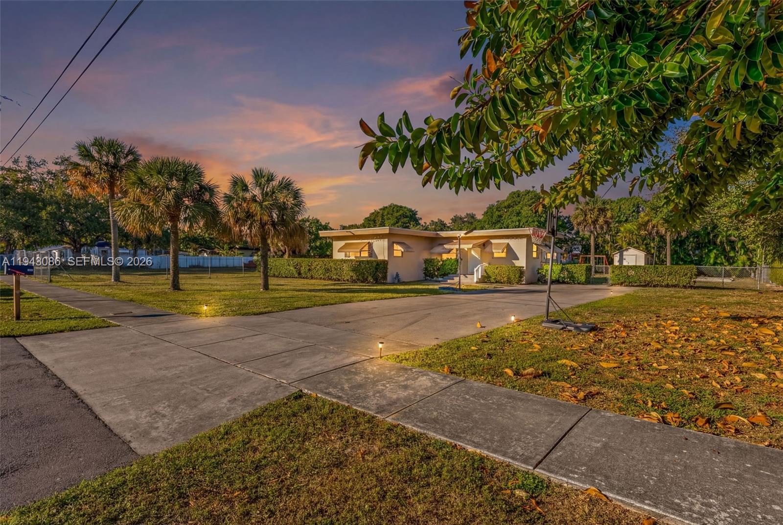 3230 SW 98th Ave, Miami FL 33165