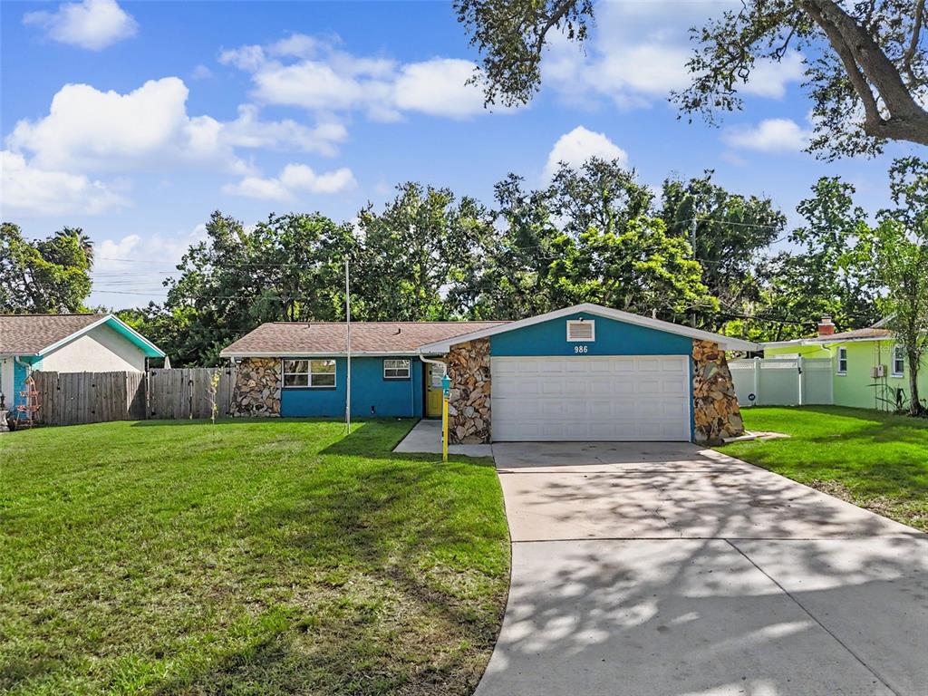 986 LEXINGTON DRIVE