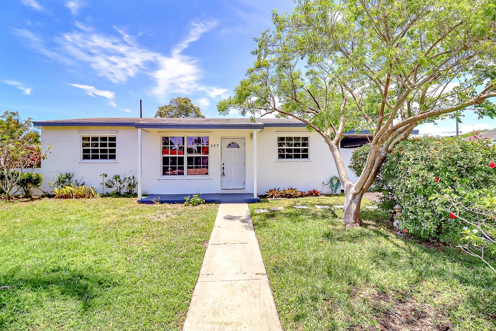 337 Mid Pines Road, Palm Springs FL 33461