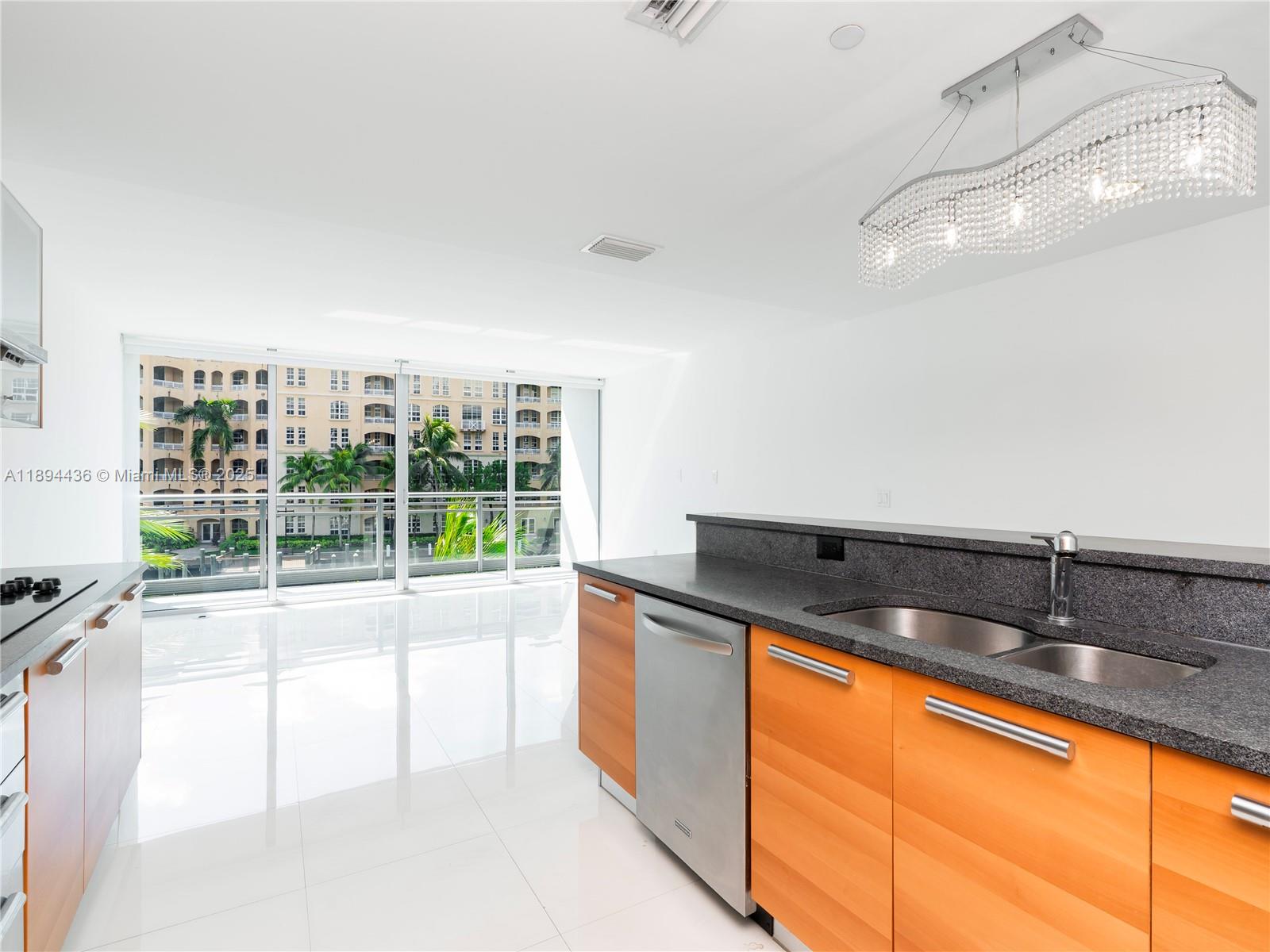 2950 NE 188th St # 225, Aventura FL 33180