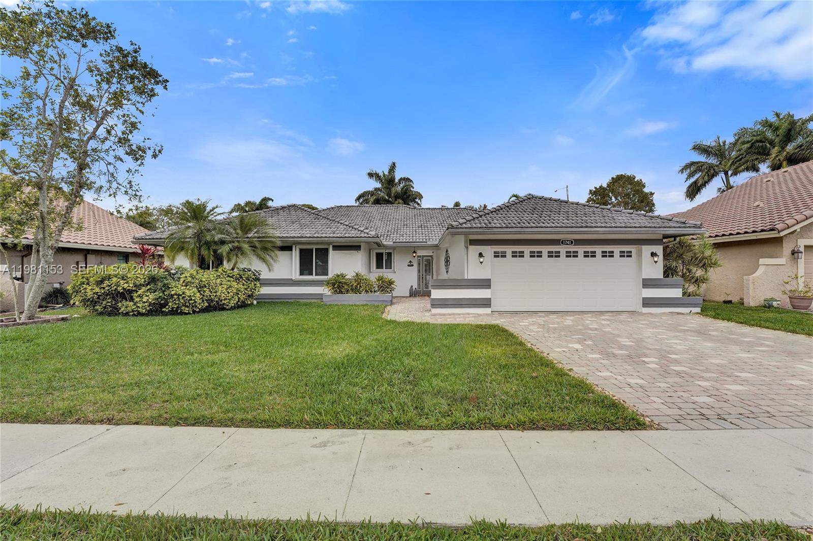 1741 W Oak Knoll Cir, Davie FL 33324