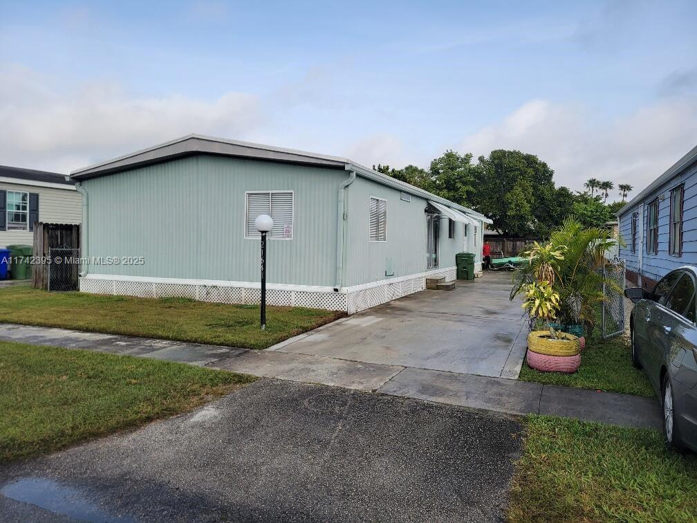 21641 NW 3rd St, Pembroke Pines FL 33029