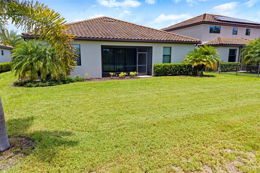The exterior view shows a single-story house with a tiled roof, screened patio, and lawn — 17927 POLO TRAIL, BRADENTON, FL