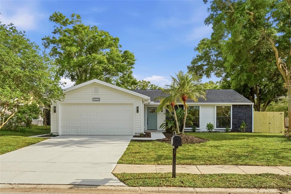 1023 MINEOLA CIRCLE