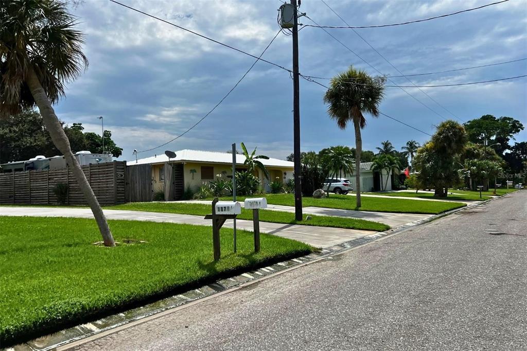 1860 SOUTHPOINTE DRIVE, SARASOTA, FL — photo 2 of 9
