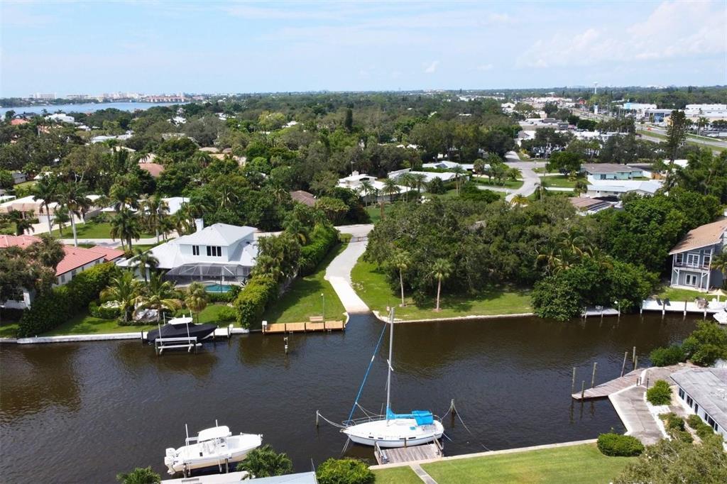 1860 SOUTHPOINTE DRIVE, SARASOTA, FL — photo 4 of 9