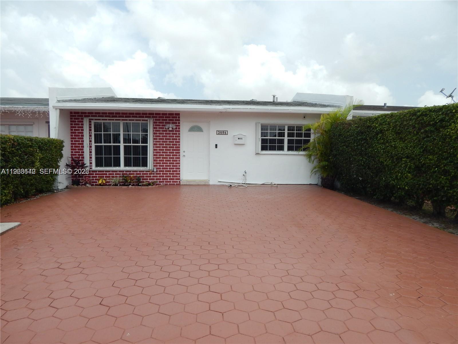 2054 SW 102nd Ct, Miami FL 33165