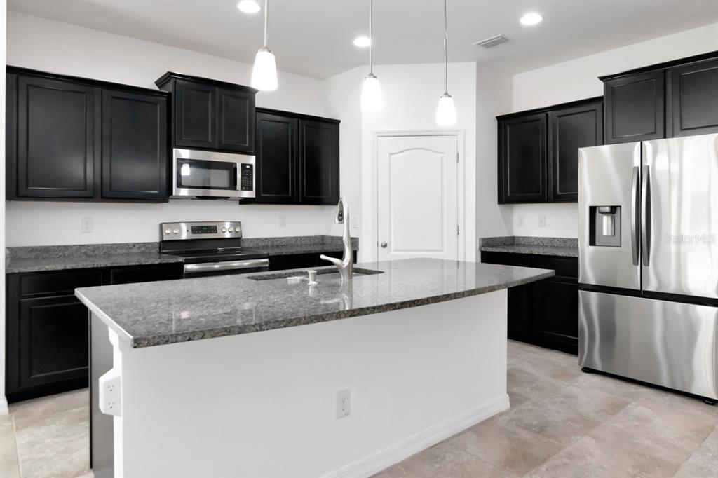 5446 SUNCATCHER DRIVE, WESLEY CHAPEL, FL — photo 2 of 30