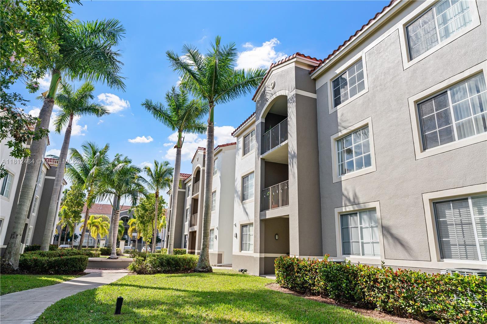 6821 SW 44th St # 302, Miami FL 33155