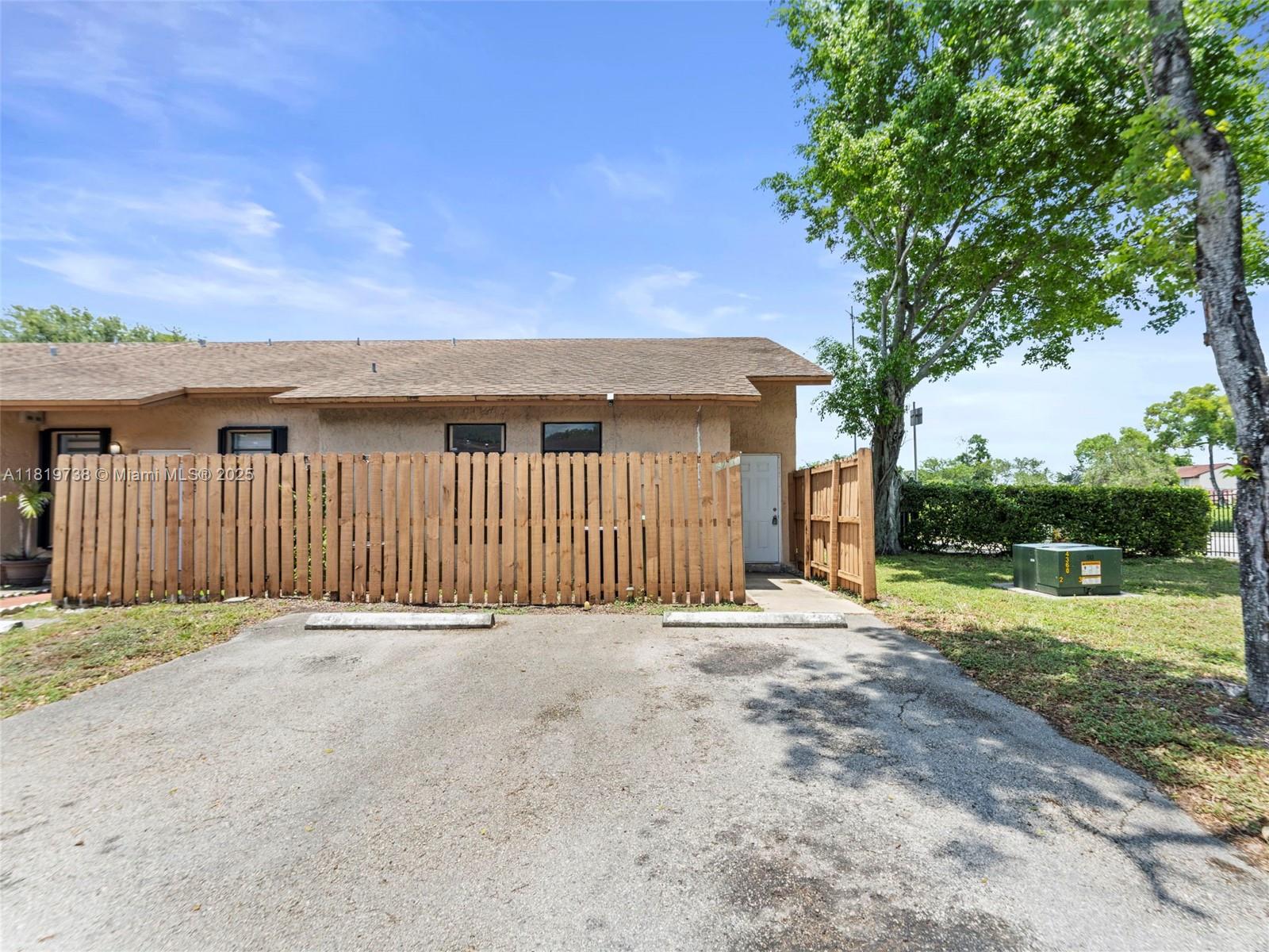 6703 NW 192nd Ter, Hialeah FL 33015