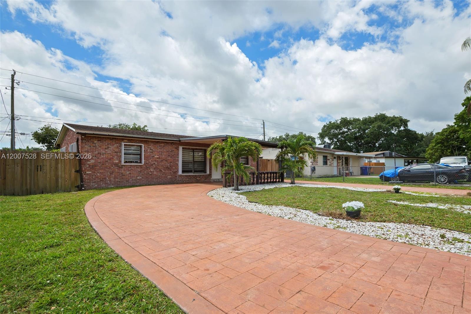 6870 Thomas St, Hollywood FL 33024