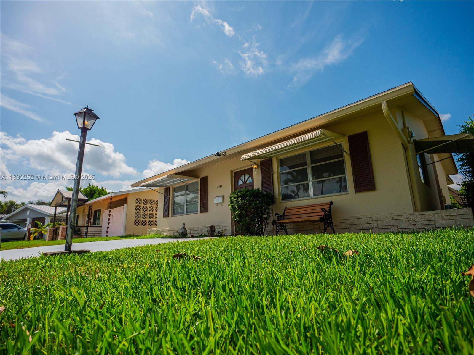 2918 NW 46th St, Tamarac FL 33309