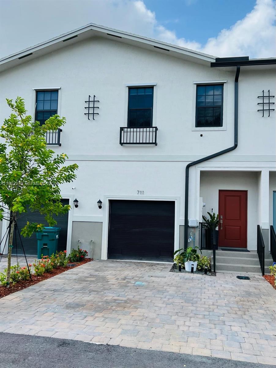 711 SW 11th St, Florida City FL 33034