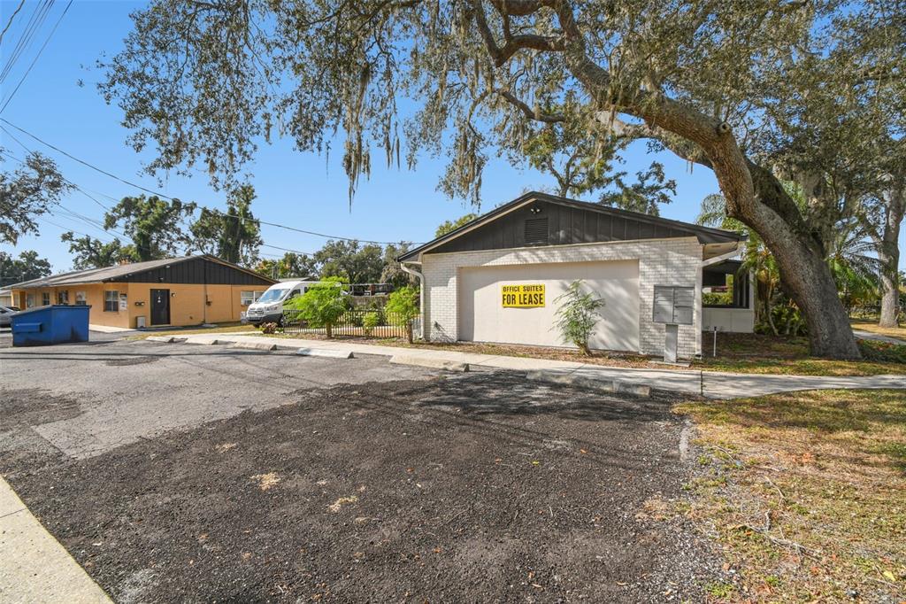 855 E BRANDON BOULEVARD, BRANDON, FL — photo 3 of 28