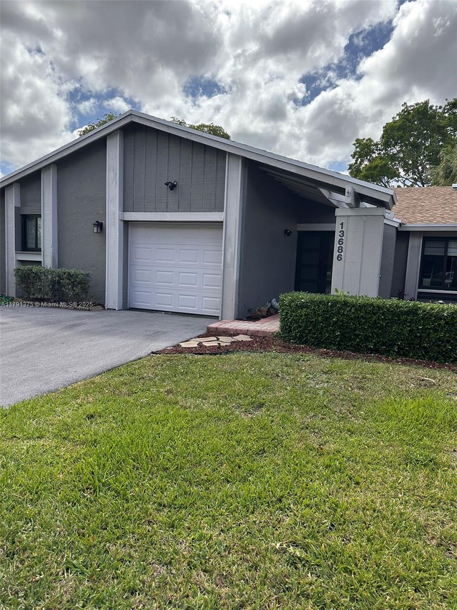 13686 SW 116th Ln, Miami FL 33186