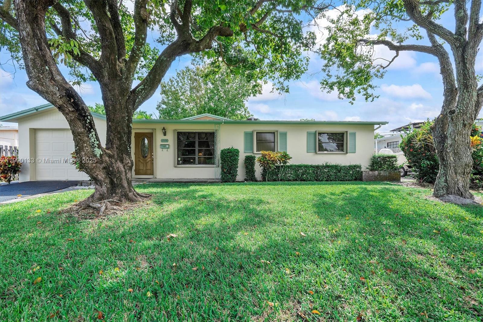 12108 Colony Ave, Palm Beach Gardens FL 33410