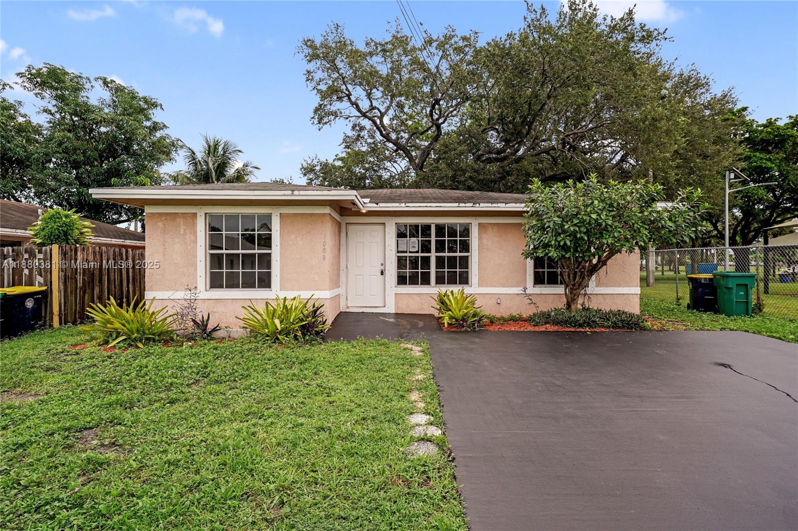 1009 SW 12th Ave, Dania Beach FL 33004