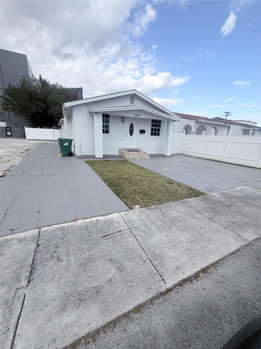 6829 SW 25th St, Miami FL 33155