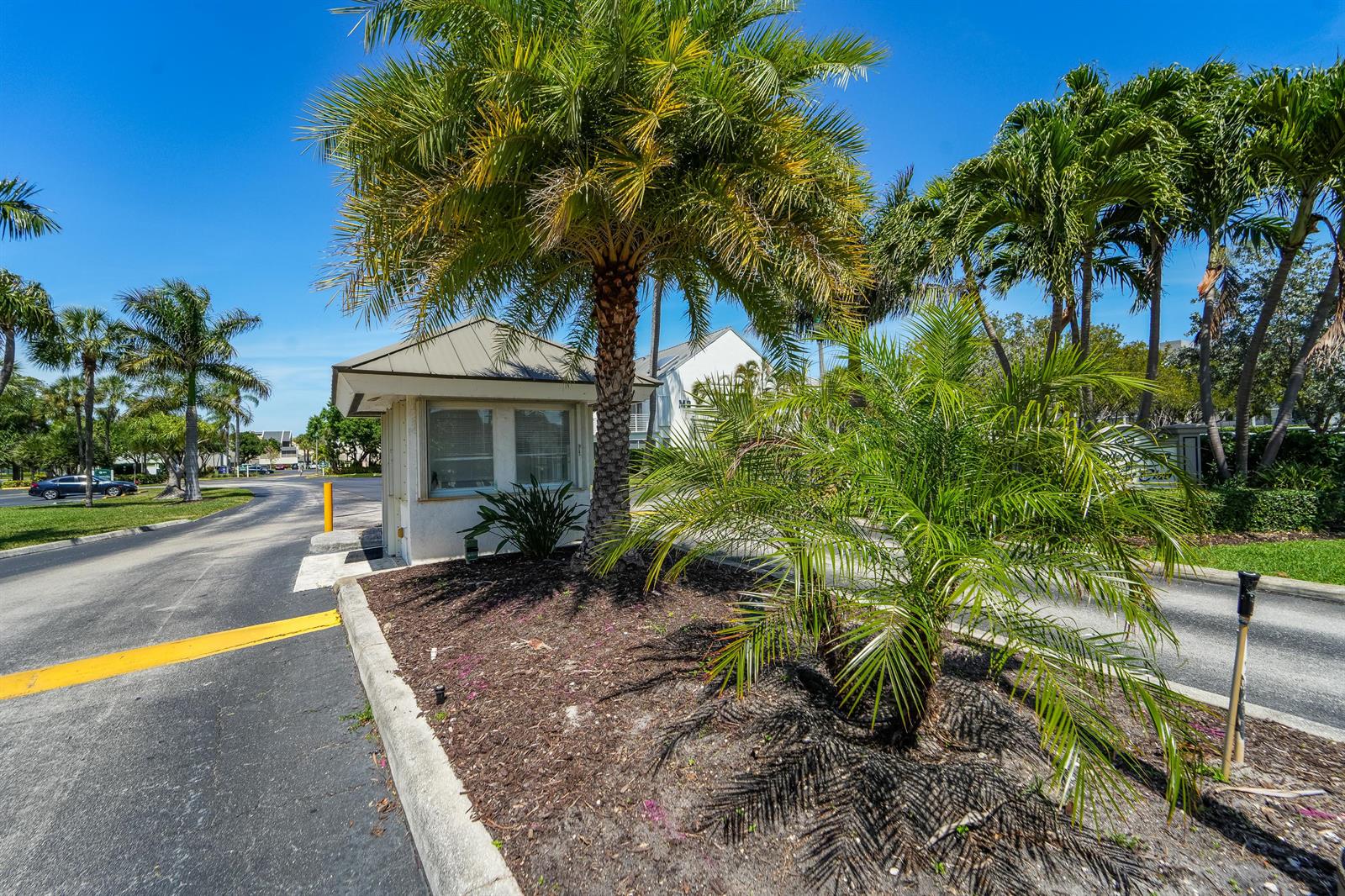 A small guard shack sits beside a paved road surrounded by palm trees and landscaping — 1605 S Us Highway 1, Jupiter FL 33477, JUPITER, FL