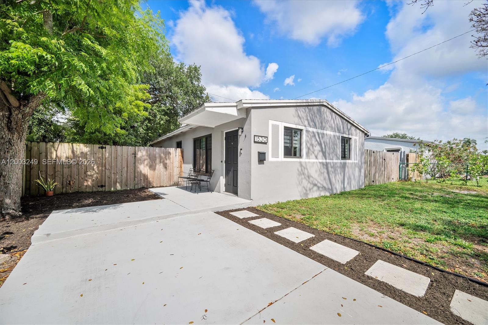 1530 N 69th Way, Hollywood FL 33024