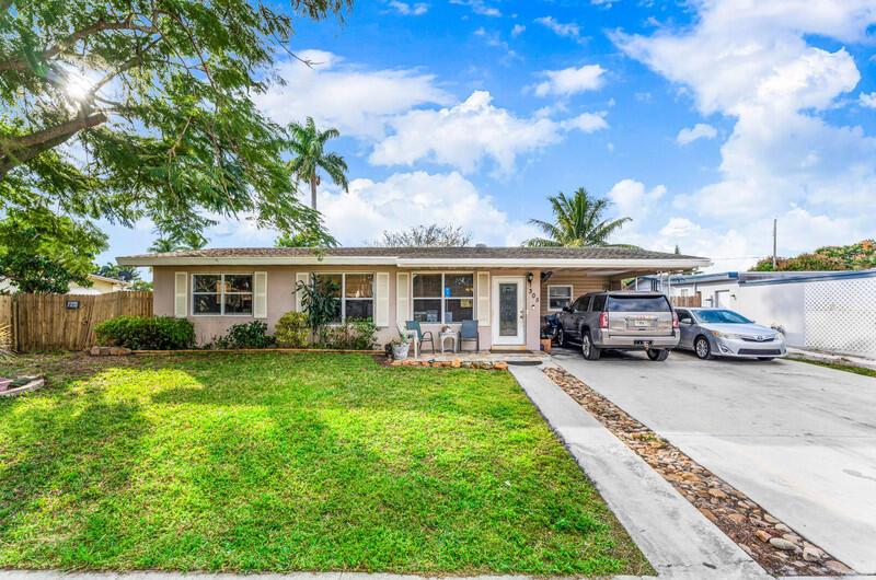305 Henthorne Drive, Palm Springs FL 33461