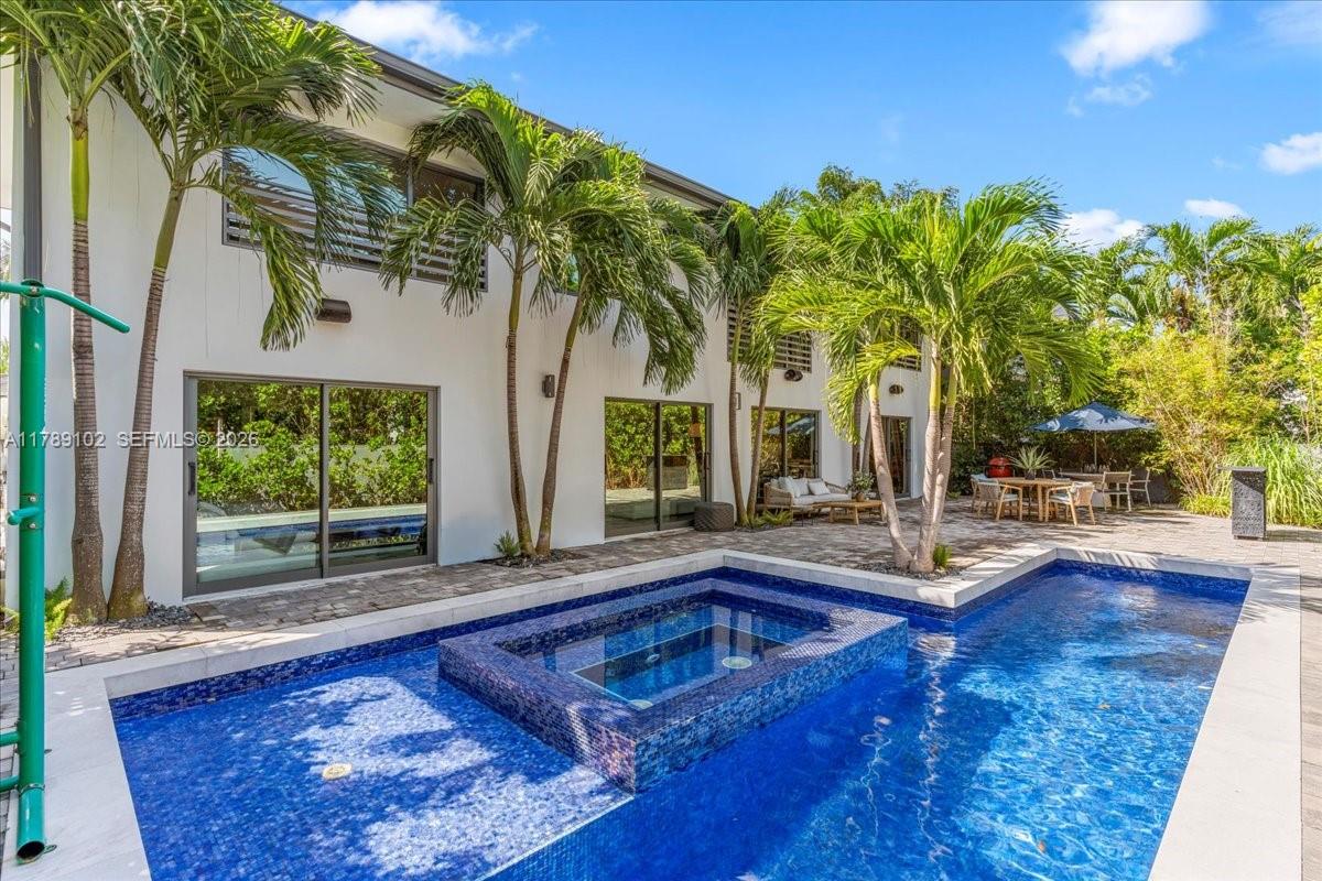 635 Curtiswood Dr, Key Biscayne FL 33149