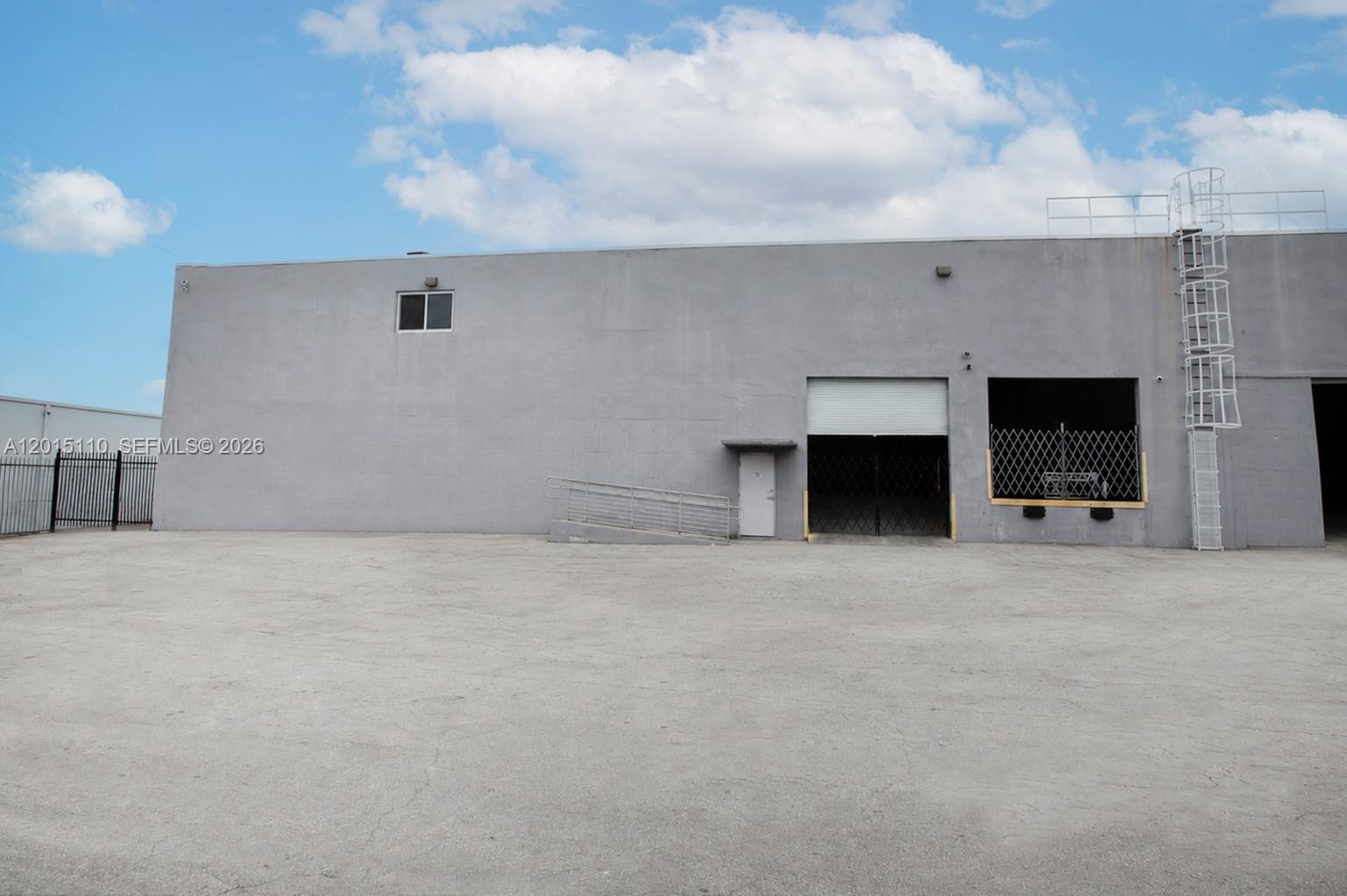 2290 W 8th Ave, Hialeah FL 33010