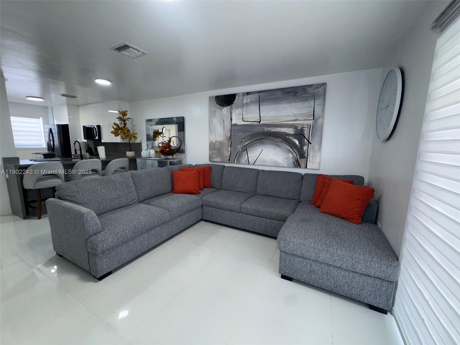 7965 NW 8th St # 23E, Miami FL 33126