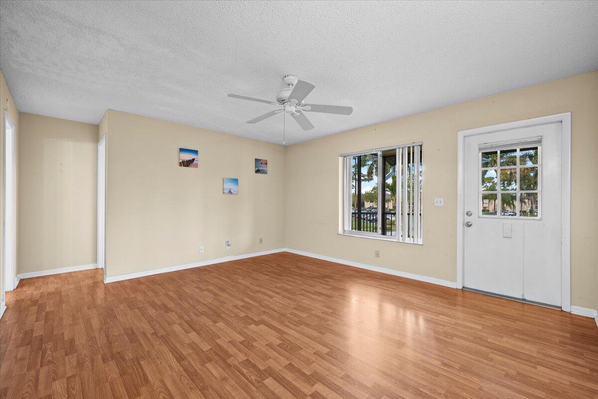 410 Pine Glen Lane # D2, FL 33463