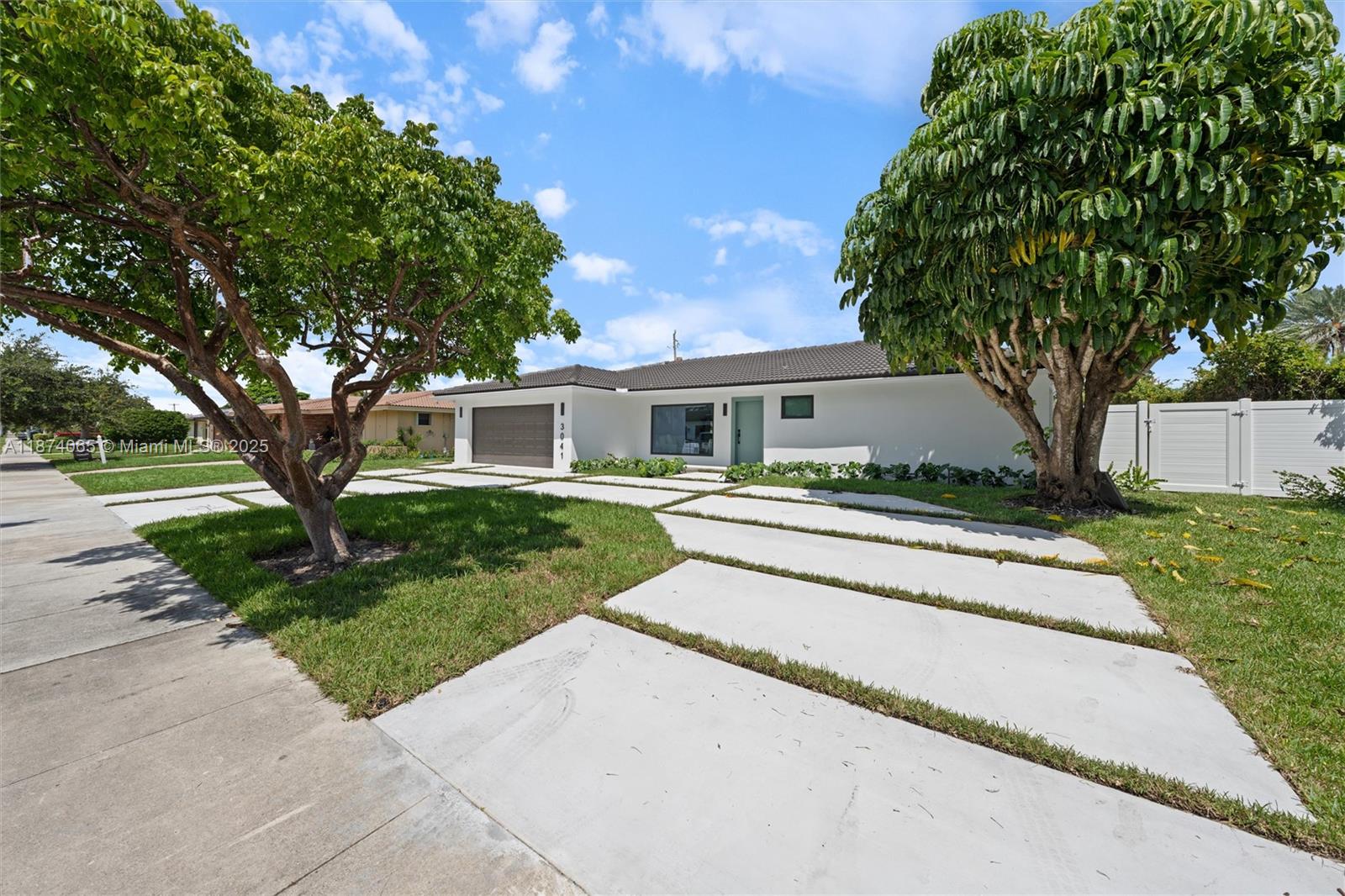 3041 NE 45th St, Lighthouse Point FL 33064