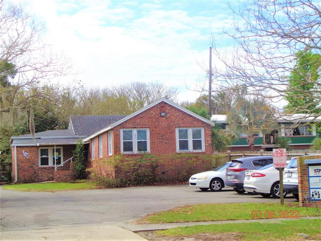 216 W HOWRY AVENUE